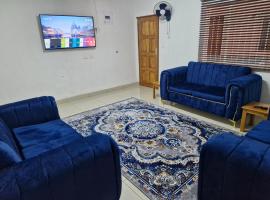 Royal Inn Fully Furnished Self-Catering Apartments，位于Lenasia的酒店