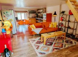 Garage Number 9 Private Urban Loft Apartment with Jacuzzi in Le Dorat