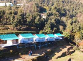 Escape Pod Himalayan Campsite，位于比姆塔尔的酒店