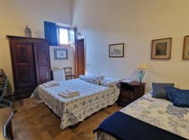 Blu room，位于恩波利的酒店