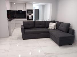 Pauloldtown - Local experience w rooftop n jacuzzi，位于滨海保尔的酒店