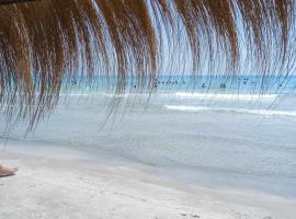 Ezzahra Beach Haut Standing Proche Mer，位于Ez Zahra的酒店