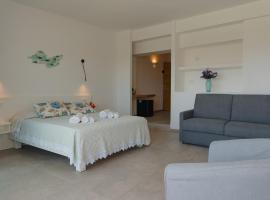 Rooms, affittacamere Maksim，位于阿兰奇湾城的酒店