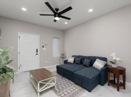 Hummingbird Apt 11，位于法尔的酒店