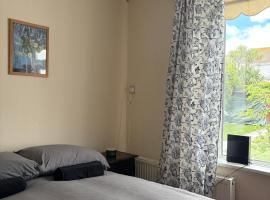 Superb Double Room near Airport - 2，位于都柏林的酒店