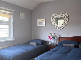 Superb Triple Room near Airport - 4，位于都柏林的酒店