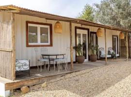 Aljezur Luxery Container home，位于圣路易斯的酒店