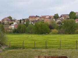 Ferienwohnung Sowade - alle Wohnungen mit Bad und eigener Küche，位于Nebra的酒店