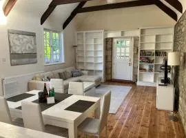 Lovely cottage in Penryn centre with parking