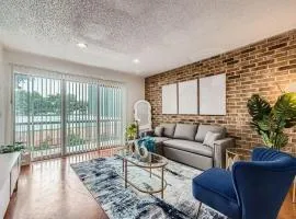 Your 2B Getaway - Steps 2 Dtwn - Sleeps 6 - Pool and Prkg