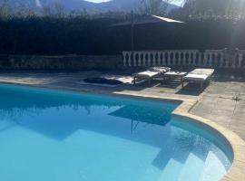 Watermill in the mountains with private pool，位于Montastruc-de-Salies的酒店
