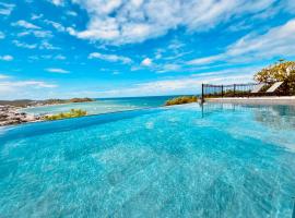 Carribbean Hill - Stunning View and infinity pool，位于格兰德凯斯的酒店