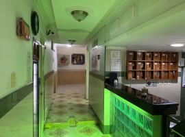 HOTEL DEl PARQUE，位于布加的酒店