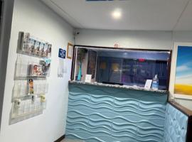 SUNRiSE INN，位于格林伍德的酒店