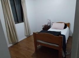 SE ARRIENDA habitación individual，位于基尔普埃的酒店