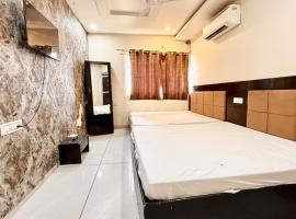 UJJAIN HOTELWHITE #LOTUS Near Shri Mahakaleshwar Jyotirlinga Temple and Railway Station Ujjain - A Luxuary Hotel in Ujjain，位于乌贾因的酒店