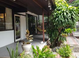 AT ASok Vintage House Near BTS Asok MRT Sukhumvit，位于Khlong Toei的酒店