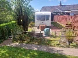 Railway cottage caravan，位于奥本的酒店