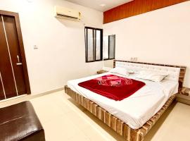 Hotel Premium D and D ! Ujjain,Near Mahakaleshwar jyotilinga Temple And Railway station, Fully Air conditioned Rooms & Spacious Room - Prime Location wifi- Lift and Restaurant Facilities, BEST HOTEL IN UJJAIN，位于乌贾因的酒店