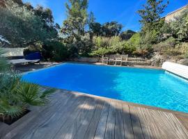 Le Havre de paix en garrigue 4 Chambres 3 SDB Piscine，位于Bezouce的酒店