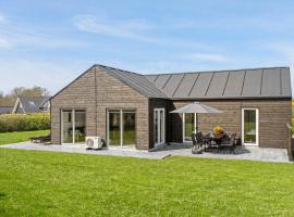 Cozy Home In Frørup With Jacuzzi，位于Frørup的酒店