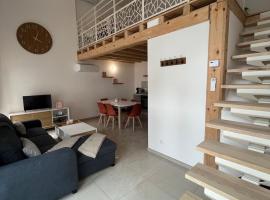 Appartement proche du lac de Vouglans，位于Charchilla的酒店
