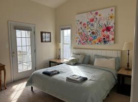 Maple Lawn Gem -sunny townhouse 3 bedrooms，位于罗瑞尔的酒店