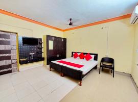 Hotel Moon CT Road Puri Near Sea Beach and Jagannath Temple - Fully Air Conditioned - Good and Spacious Room - Excellent Service Recommended，位于普里的酒店