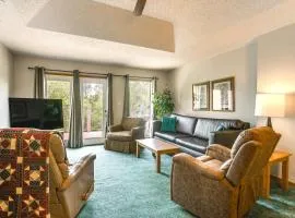 Cozy Branson Townhome 1 Mi to Silver Dollar City!