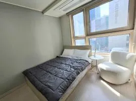 06 The house of Gangnam 1 minute from Shin Nonhyeon Station