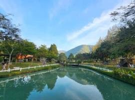 รีแล็กซ์แคมป์ สวนผึ้ง Relax Camp Suanphueng，位于苏安庞的带停车场的酒店