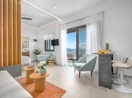 Green and Blue Castella Luxury Suites fully equipped, ideally located, with 300MBps Wi-Fi
