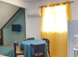 Appartement moderne à Remire-Montjoly avec balcon, 60 m²，位于Camp de Rémire的酒店