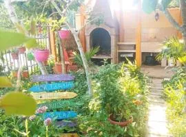 Family House Victoria' Garden
