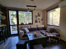 "Whispering pines" vacation home, close to Sofia，位于Gola Glava的酒店