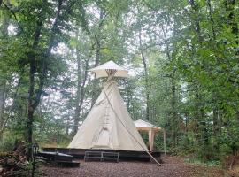 TIPIsche trekkershut - Camping Le Soustran，位于讷维克的酒店