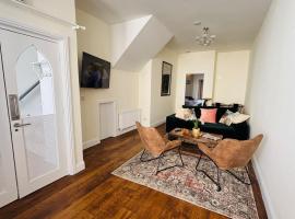 Twenty 7 - Modern & Spacious Townhouse，位于基拉卢的酒店