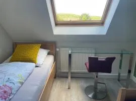Zwei Zimmer, Küche, Bad