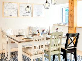 Apartment Südwind - Beautiful premium apartment with 2 bedrooms near Rhine Falls & Zurich Airport in Klettgau，位于Klettgau的酒店
