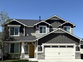 Hole in One Place with Hot Tub and Ping Pong