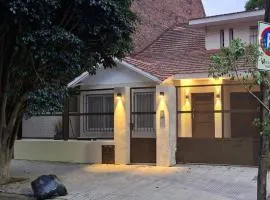 Dos habitaciónes independientes con baño privado en casa familiar