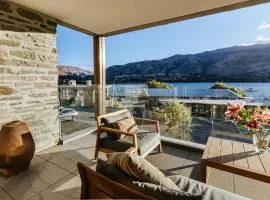 Lakeside central 3 bdrm Luxury!