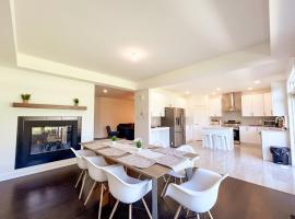 Executive 4BDRM Home with Loft and Bsmnt，位于渥太华的酒店