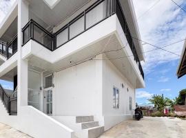 RedDoorz Syariah at Jam Gadang Homestay Bukittinggi，位于Gadut的酒店
