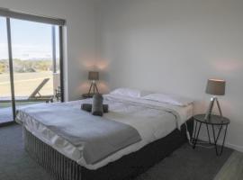 Surfside Hotel，位于Beaumaris Tasmania的酒店