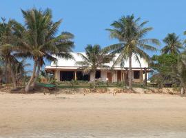 Beach Front Villa, Saphli beach, Chumphon,Thailand，位于Ban Tha Samet (1)的酒店