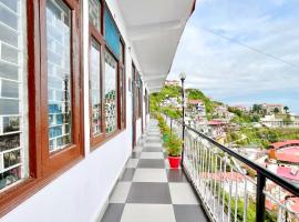 HOTEL PREMIUM N P Near Mall Road - Restaurant And Private Parking Facilities - Hygiene & Spacious Room- A Top Rated Hotel In Mussoorie，位于穆索里的酒店