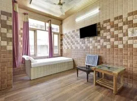 Hotel O Indira