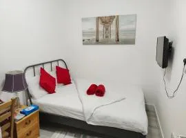 Bet El Cozy & Comfy Room 4