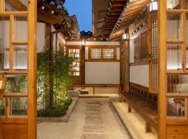 Full moon hanok - Premium stay , Open sale，位于首尔的酒店